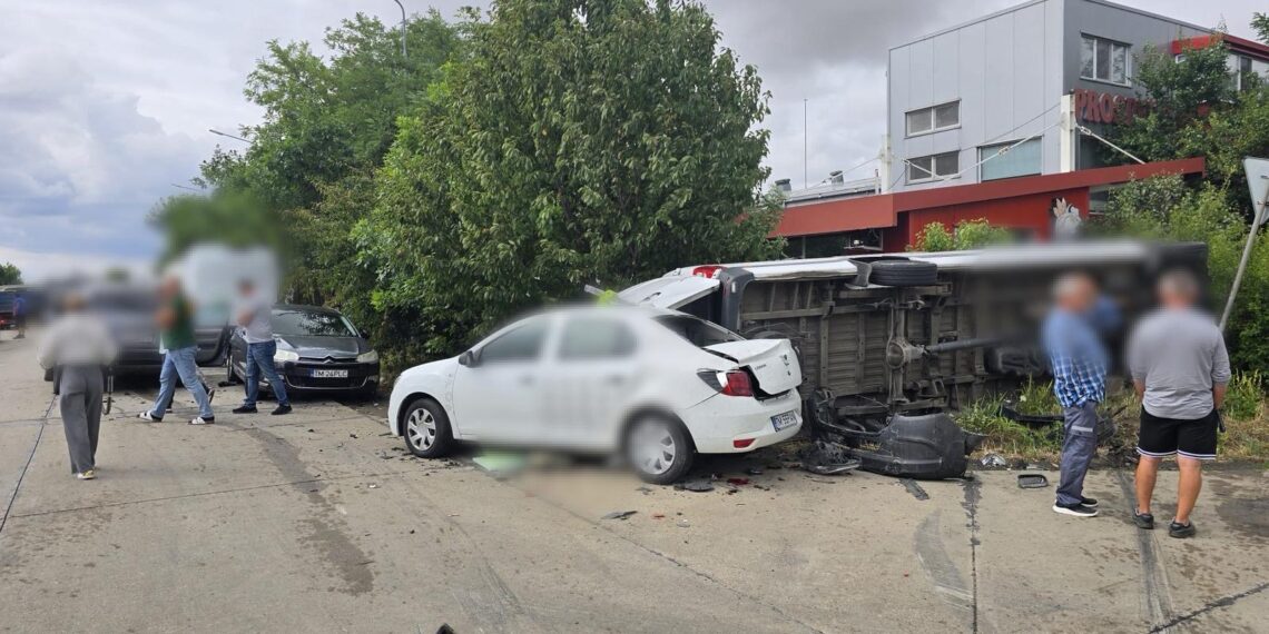 Accident produs de o tânără de 20 ani. Un bărbat a avut nevoie de îngrijiri medicale
