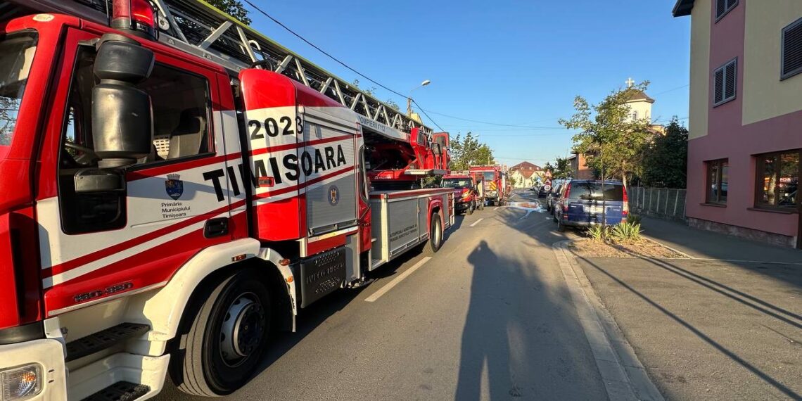 Incendiu pe strada Orăștie. 14 pompieri au intervenit