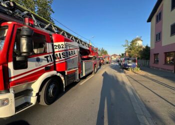 Incendiu pe strada Orăștie. 14 pompieri au intervenit