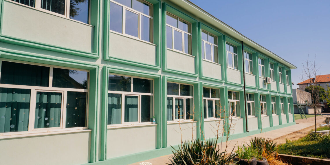 Timișoara: Punct de drop-off nou și fațadă renovată la Școala Generală nr. 21 din zona Badea Cârțan