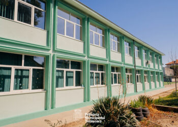 Timișoara: Punct de drop-off nou și fațadă renovată la Școala Generală nr. 21 din zona Badea Cârțan