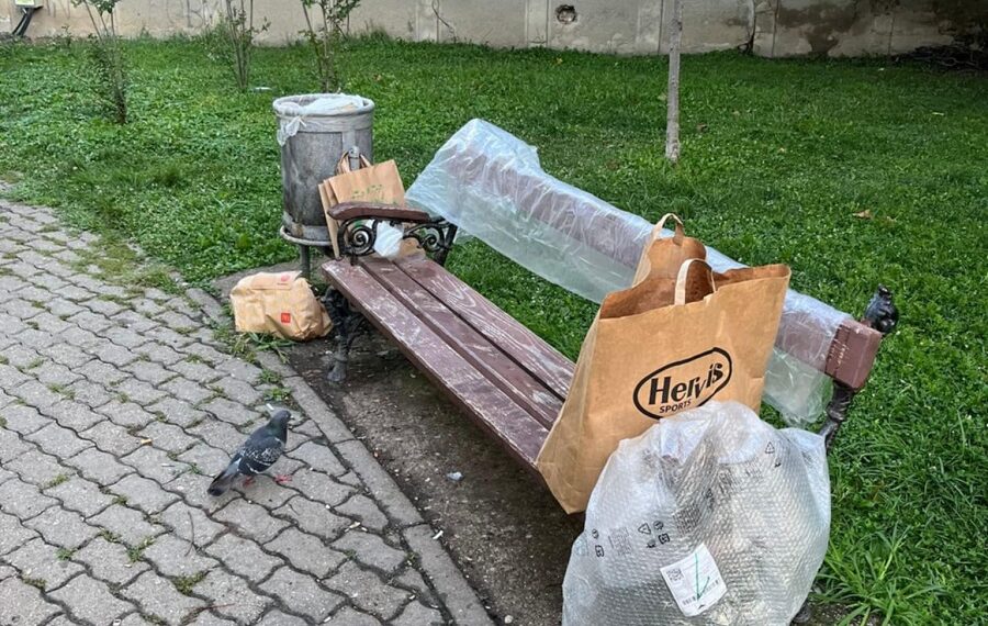 90 de cerșetori și oameni ai străzii preluați din stradă de polițiștii locali de 190 de ori în ultima lună. Parcul Zurich, transformat în adăpost improvizat, igienizat