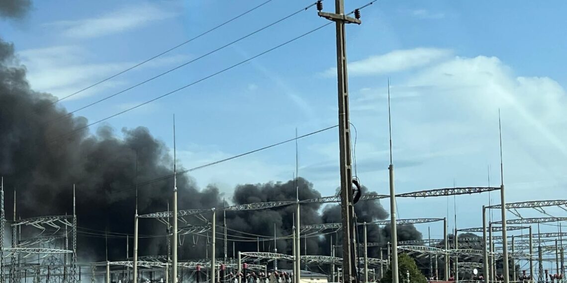 VIDEO. Incendiu lângă Arad. Flăcările s-au extins la o remorcă dezafectată