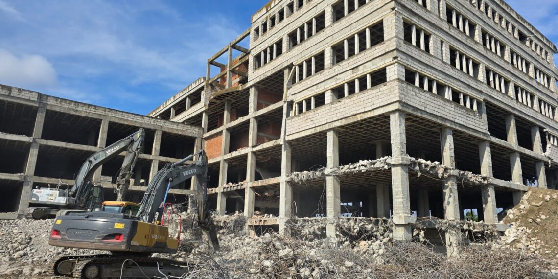 Centrul pentru Mari Arși, finalizat în proporție de 80%. La Institutul Oncologic continuă demolările