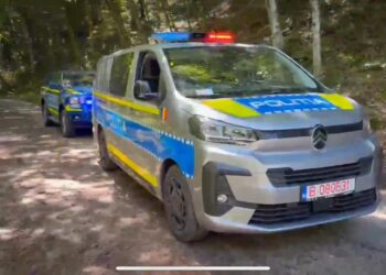 Nouă mașină „de serviciu” pentru prietenii patrupezi ai polițiștilor din Caraș-Severin/Foto