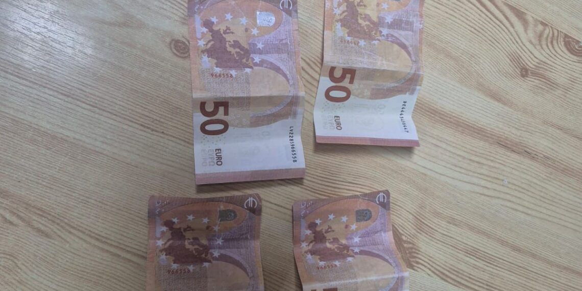 Timișoara: A încercat să vândă în mijlocul străzii 200 de euro falși. Cum a fost descoperit de jandarmi