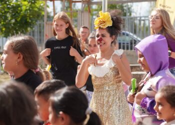Clovnii din Liban au adus râsul și bucuria în comunitățile din Timișoara/Foto