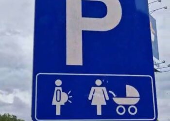 Nu le pasă de cei cu nevoi speciale! Sancțiuni de 953.335 lei aplicate de polițiștii locali celor care parchează pe locurile amenajate pentru persoanele cu dizabilități sau pentru familiile cu copii mici