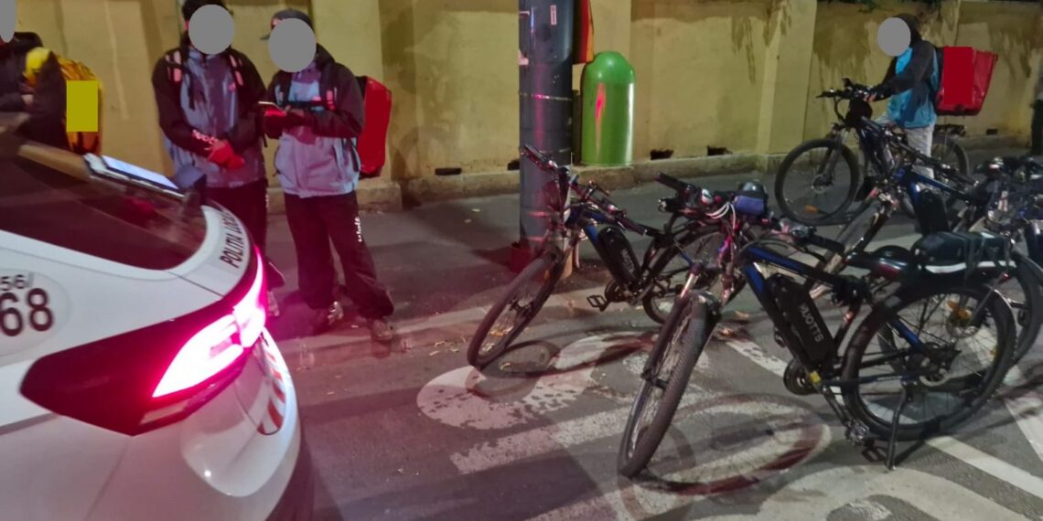 Polițiștii locali, cu ochii pe bicicliști și trotinetiști – cele mai multe sancțiuni aplicate pentru trecerea pe culoarea roșie a semaforului și lipsa echipamentului și dotărilor adecvate