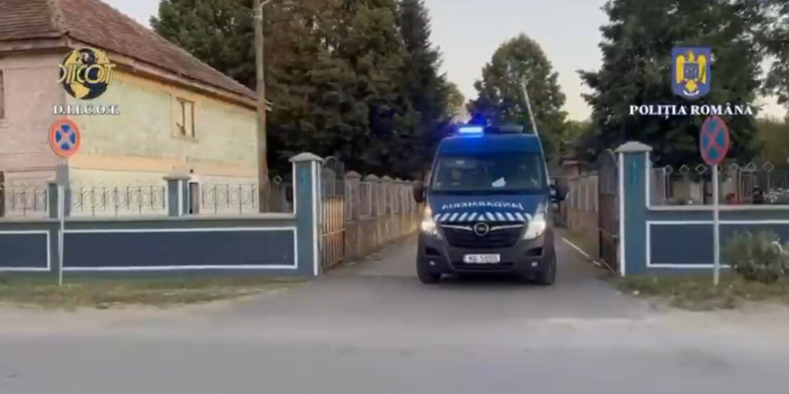 64 de percheziții efectuate într-un dosar de trafic de droguri și operațiuni cu psihoactive