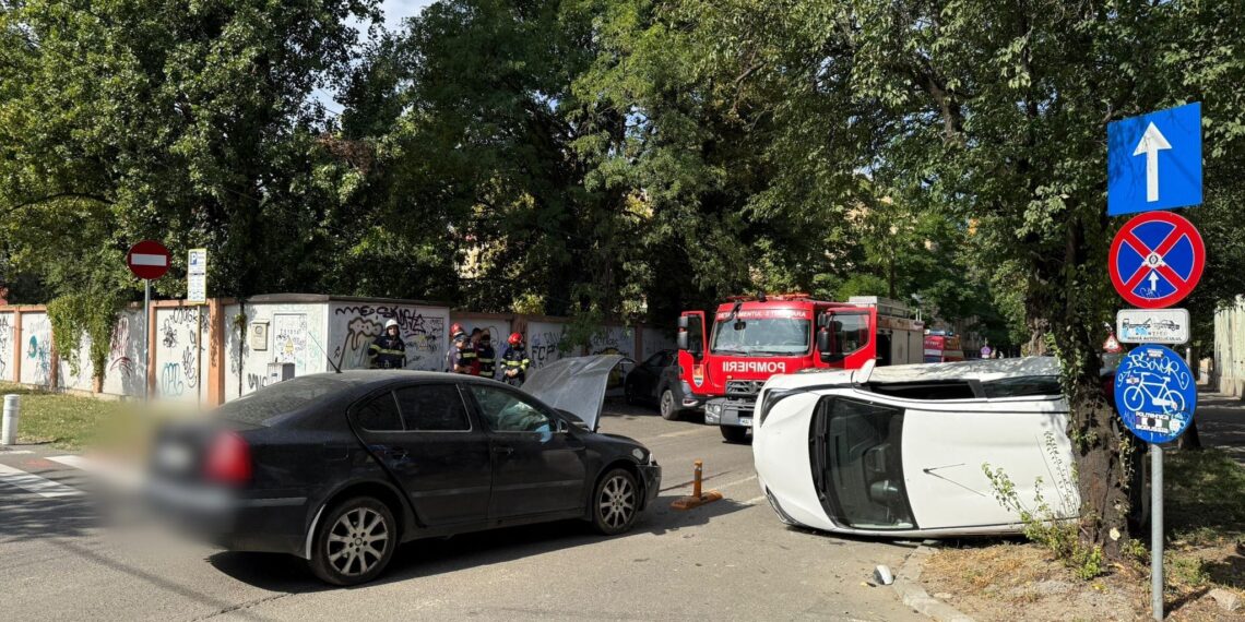 Fetiță de 2 ani rănită într-un accident, la Timișoara. Alți doi adulți, la spital