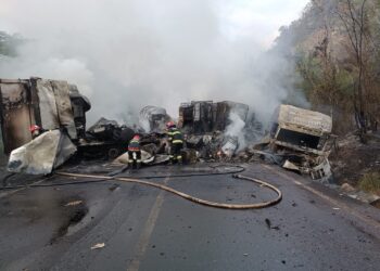 Tir în flăcări între localitățile Vărădia de Mureș și Săvârșin