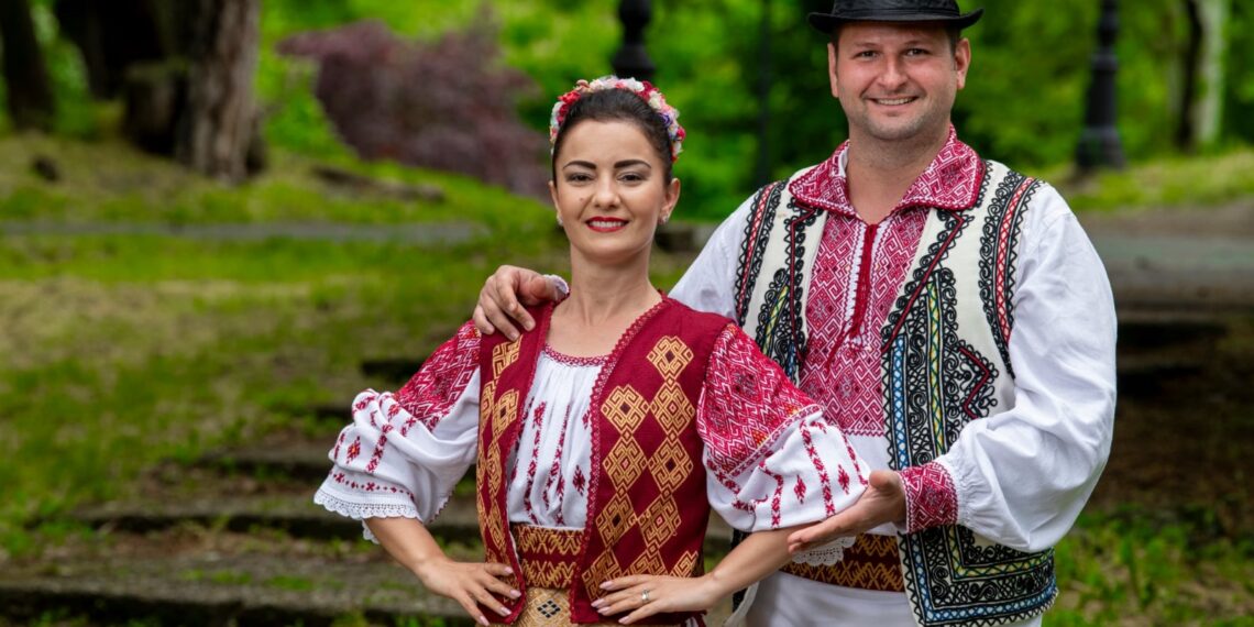 Cursuri de dansuri populare pentru copii și pentru adulți, la Centrul de Cultură și Artă al Județului Timiș