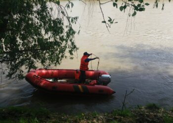 Cadavru extras de pompierii arădeni din râul Mureș