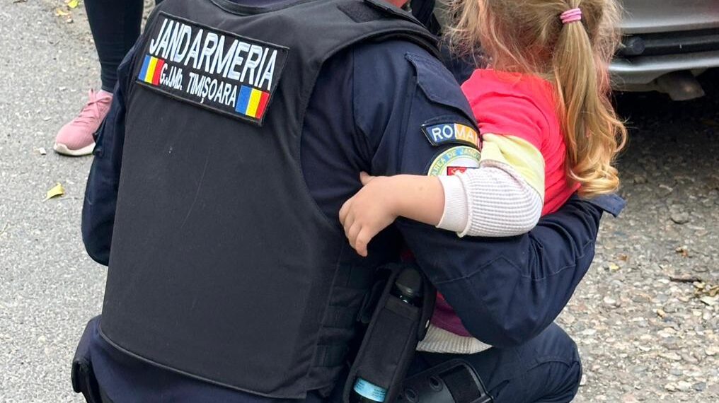 O clipă de neatenție putea avea consecințe grave. Intervenția jandarmilor din Timișoara a prevenit o posibilă tragedie