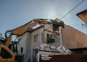 Primăria Timișoara desființează construcții ilegale, în baza sentințelor judecătorești definitive – prima intervenție, pe strada Glad