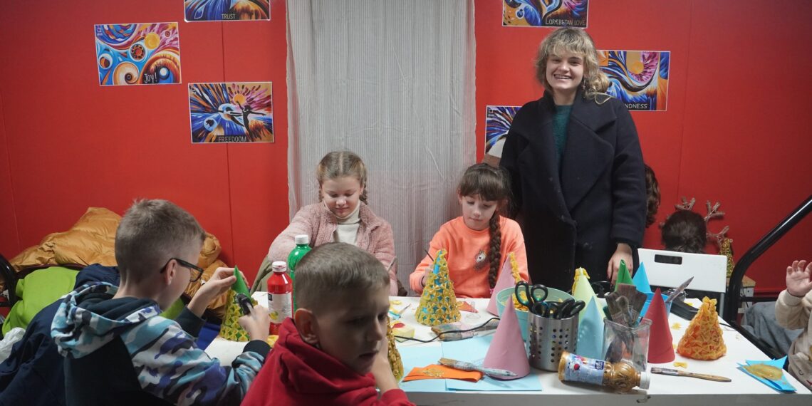 Instalație de artă realizată de un artist din Macedonia alături de copii refugiați din Timișoara