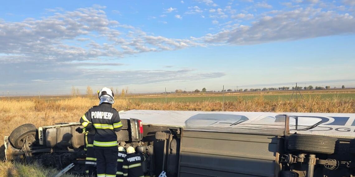 Accident pe A1. Patru bărbați și o femeie, transportați la spital