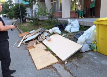 399 sancțiuni aplicate de polițiștii locali celor care nu dețin contracte de salubrizare sau nu au păstrat curațenia în jurul recipientelor de deșeuri