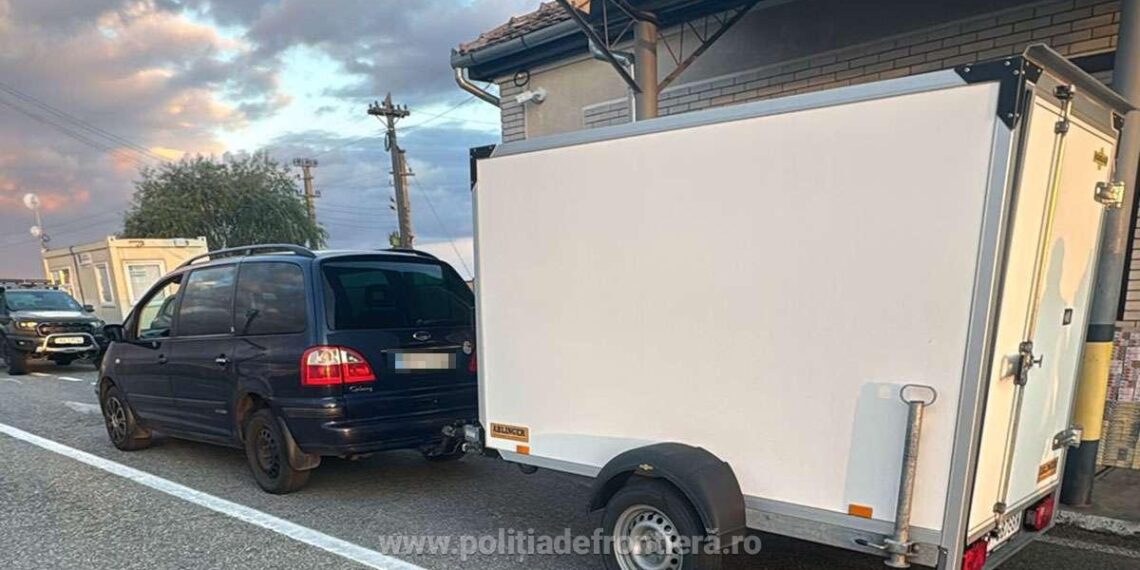 Peste 150.000 de țigarete ascunse într-o remorcă, în spatele unui perete dublu, descoperite în PTF Valcani