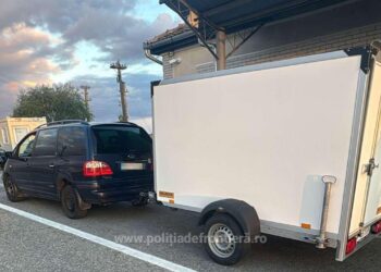 Peste 150.000 de țigarete ascunse într-o remorcă, în spatele unui perete dublu, descoperite în PTF Valcani