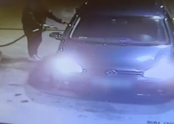 Bărbat dus la audieri după ce a vrut să dea foc mașinii chiar la benzinărie