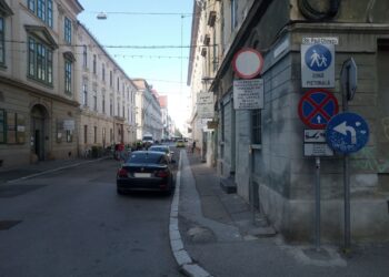 503 sancțiuni aplicate de polițiștii locali doar în zona pietonală – cei surprinși motivează că au avut treabă în zonă, nu au văzut indicatoarele sau au fost grăbiți