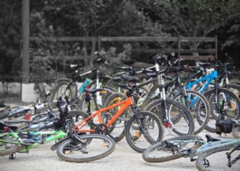 15 biciclete electrice ajung gratuit în comunitate prin programul Urban eRiders
