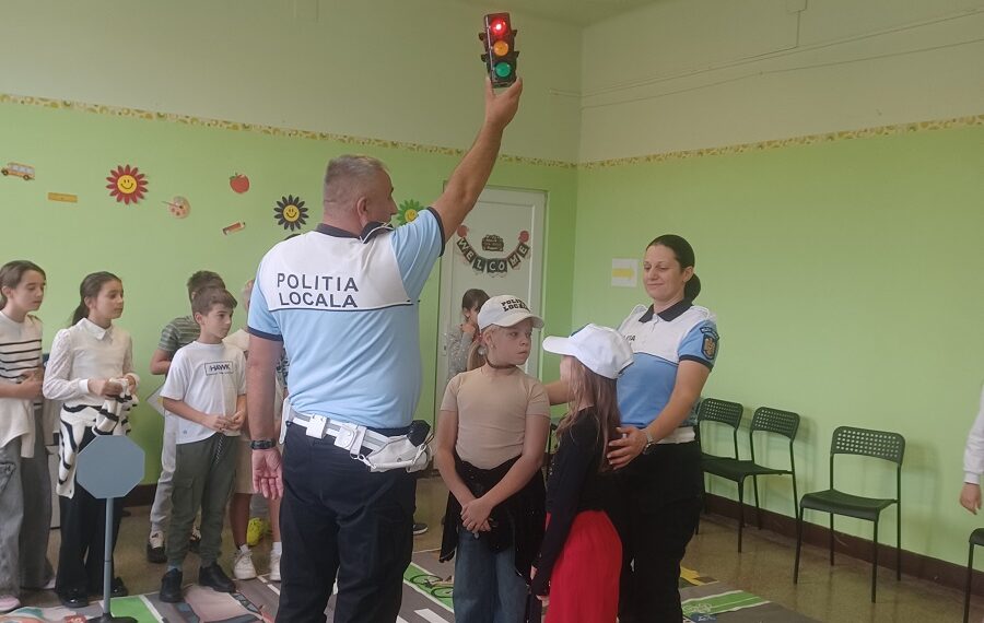Polițiștii locali, acțiuni preventive pentru siguranța copiilor de la școli și grădinițe, în cadrul „Săptămânii Altfel”