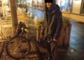 Tânăr de 18 ani surprins de polițiștii locali în timp ce sustrăgea o bicicletă din Piața Victoriei