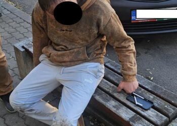Tânăr sub influența substanțelor interzise, găsit de polițiștii locali rezemat de zidul unei clădiri de pe Str. I. Văcărescu