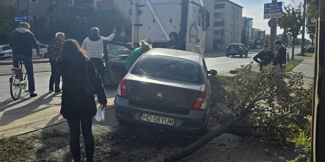 Accident la Timișoara, un șofer a fost rănit/Video