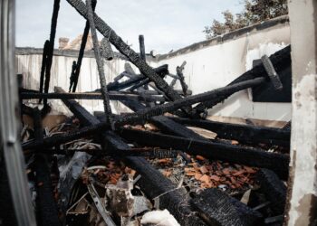 Panică la școala din Lovrin, unde a izbucnit un incendiu/Foto+video