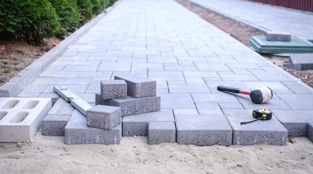 Timișean plasat sub control judiciar pentru că încasa bani pentru lucrări dar nu mai răspundea la telefon