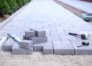 Timișean plasat sub control judiciar pentru că încasa bani pentru lucrări dar nu mai răspundea la telefon