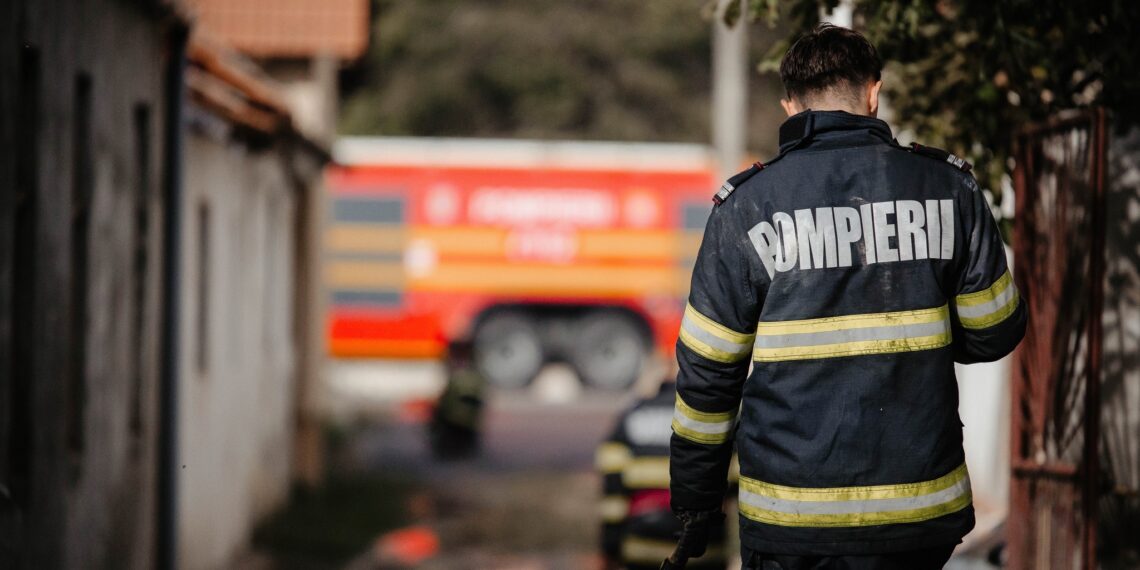 Panică la școala din Lovrin, unde a izbucnit un incendiu/Foto+video