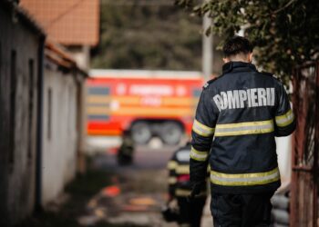 Panică la școala din Lovrin, unde a izbucnit un incendiu/Foto+video