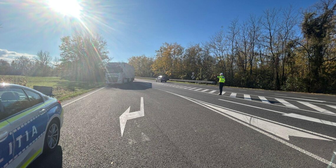 Acțiune pe DN 6 pentru verificarea transportatorilor de marfă și persoane