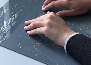 Cum să vezi un tablou dacă nu-l vezi? Revoluția tactilă: la Timișoara arta nu (mai) are bariere