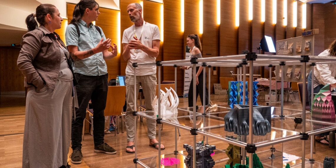 „Trei rădăcini” și o poveste a unei familii care începe și se reîntoarce la MECIPT/Foto