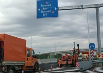 Mai multe drumuri din zona de vest, în lucru