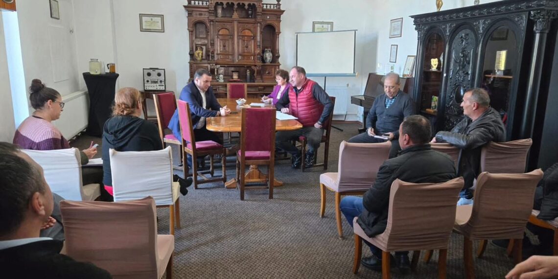 Călin Dobra, întâlnire cu echipa Casei de Cultură “Traian Grozăvescu”