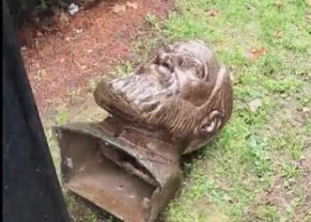 Busturile de pe “Aleea Personalităților”, vandalizate