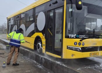 Mizeria, la ordinea zilei. Ce găsesc reprezentanții STPT în mijloacele de transport în comun