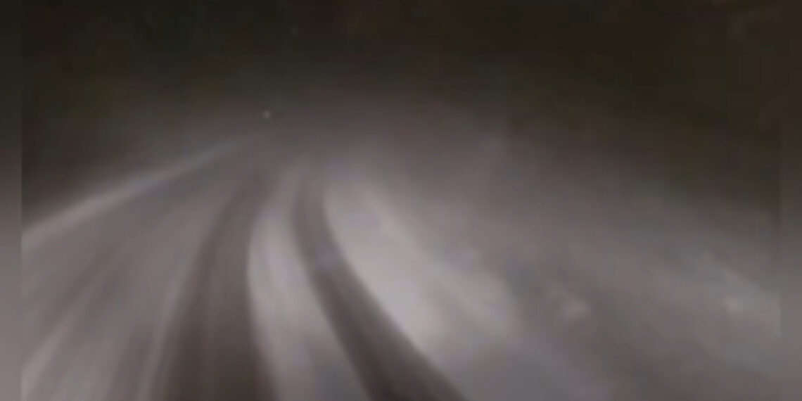 Peste 150 tone de material antiderapant, răspândit pe drumurile din vestul țării