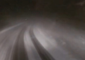 Peste 150 tone de material antiderapant, răspândit pe drumurile din vestul țării