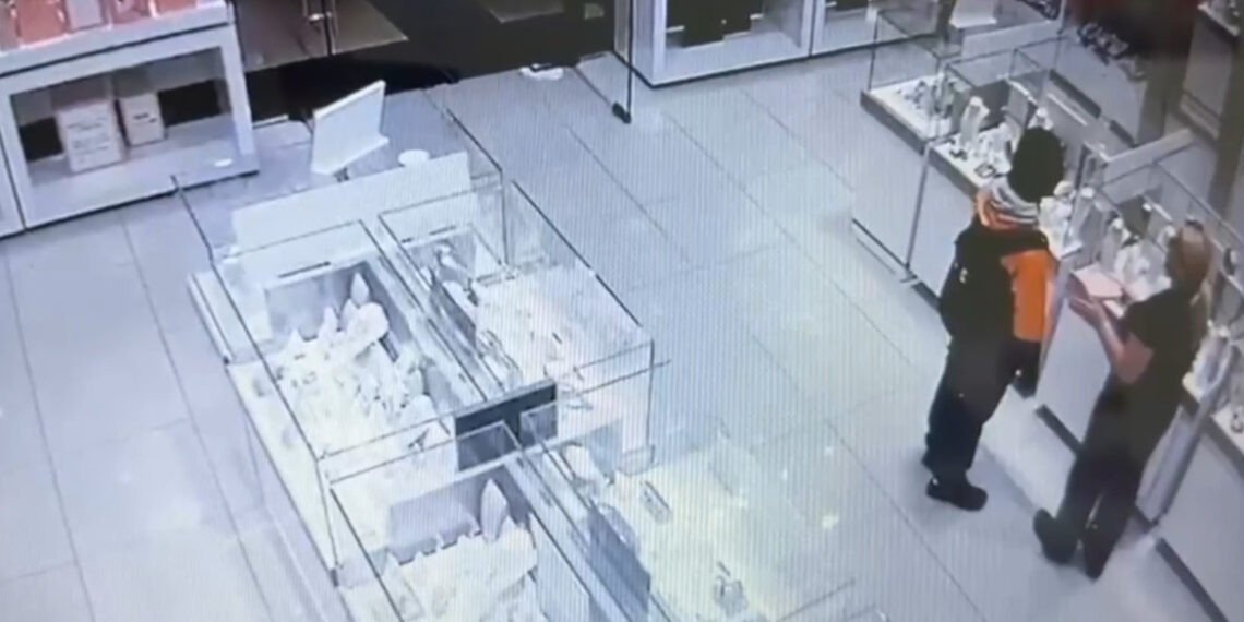 Tânăr reținut pentru tâlhărie calificată. A furat bijuterii în valoare de peste 28 mii lei