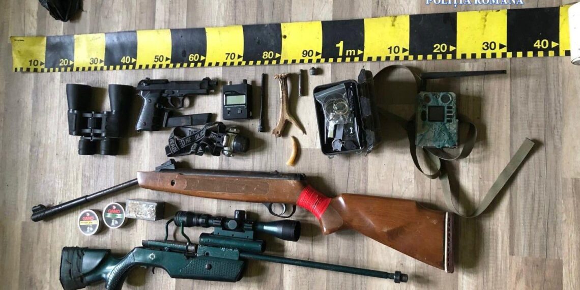 Percheziții în cadrul Operațiunii JUPITER în Gurahonț: Arme și țigări de contrabandă confiscate/Video