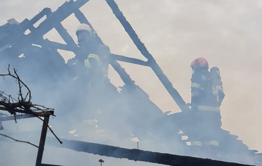 Incendiu la o locuință din Bărăteaz, cel mai probabil din cauza unui cablu electric defect