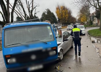 Accident la Lugoj. Un bărbat a fost transportat la spital